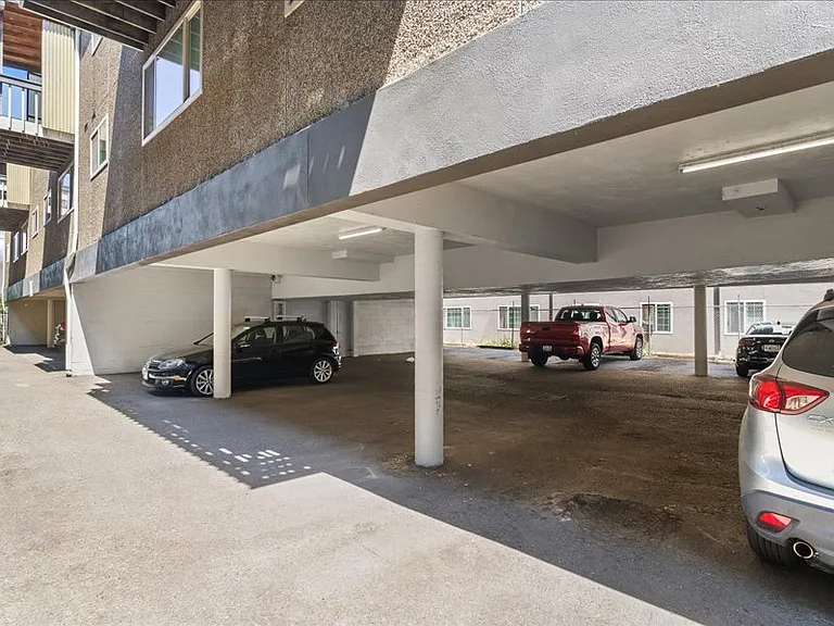 Lewis and Clark Apartments — Photo 14