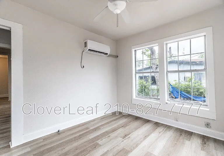 230 Paramount Ave — Photo 7