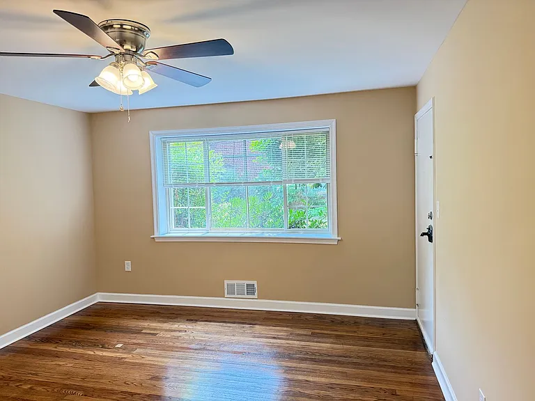 8804 Bradford Rd — Photo 8