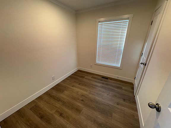 5th image of 305 Chestnut Ln