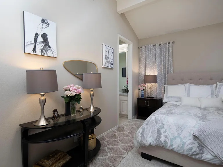 Guest bedroom with a queen size bed and en suite bathroom