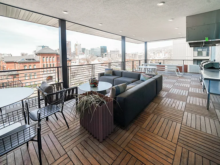 Outdoor Kitchen and Lounge
