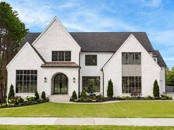 228 Thomas Cir, Roswell, GA 30075