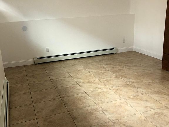 3rd image of 222 Edgegrove Ave