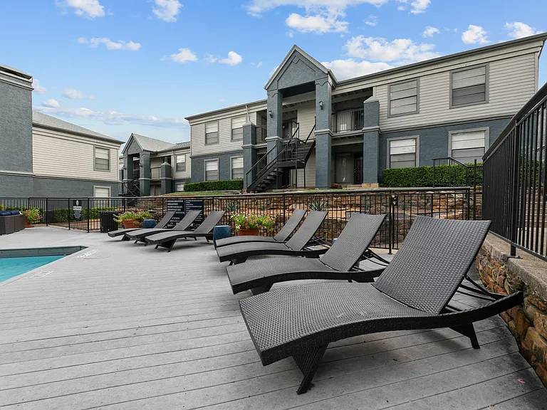 5636 Apartment Homes — Photo 38