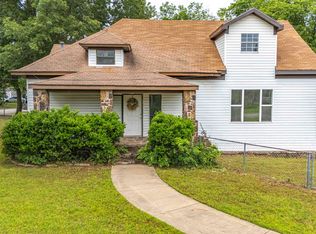 201 N Cherokee St, Grove, OK 74344
