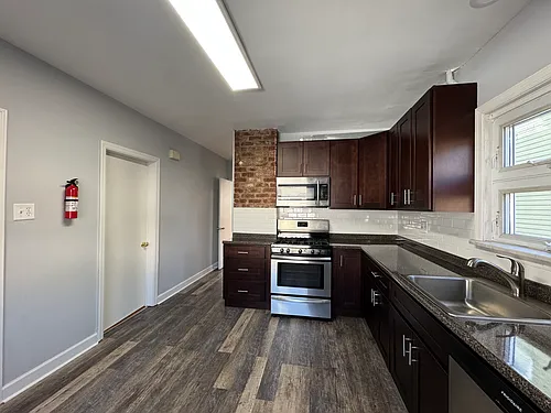 271 Davis Ave #2 Photo 1