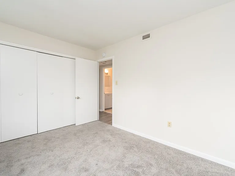Brooke Court Apartments — Photo 14