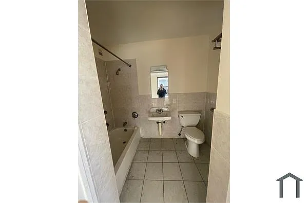 Building Photo - 950 Avenue Saint John #1D