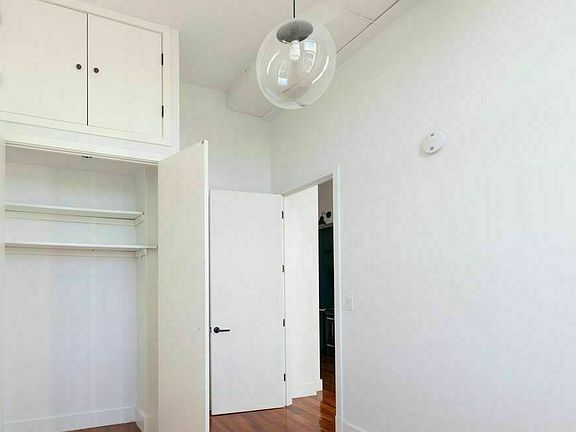4th image of 182 Bainbridge St #408