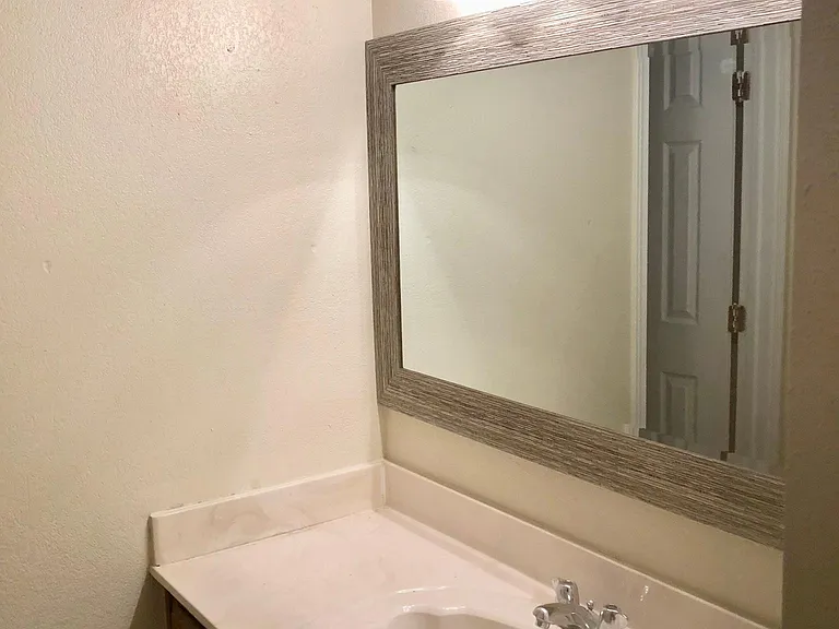 1832 NE Knollbrook Pl — Photo 9