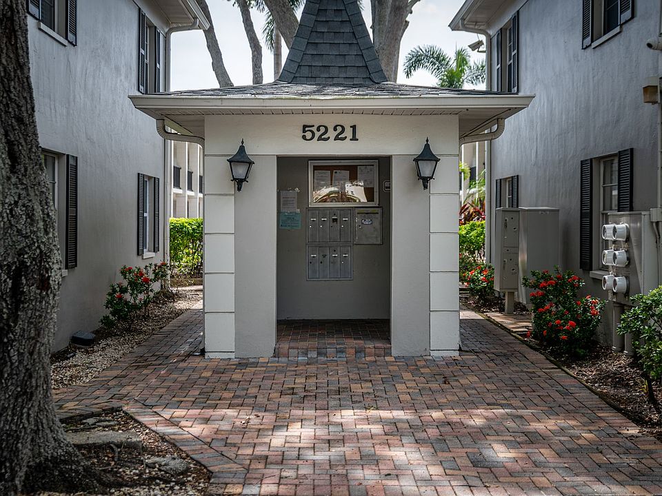 1st image of 5221 Bayshore Blvd APT 30