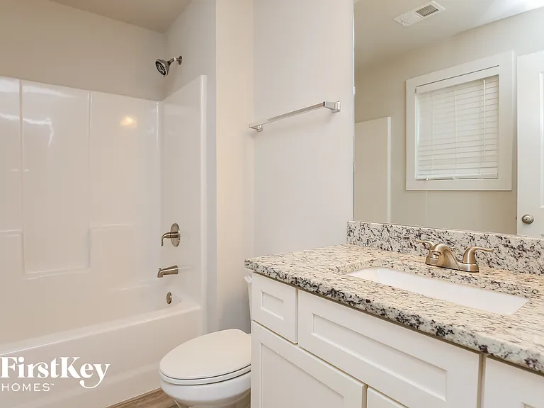 2375 Belaire Dr — Photo 9