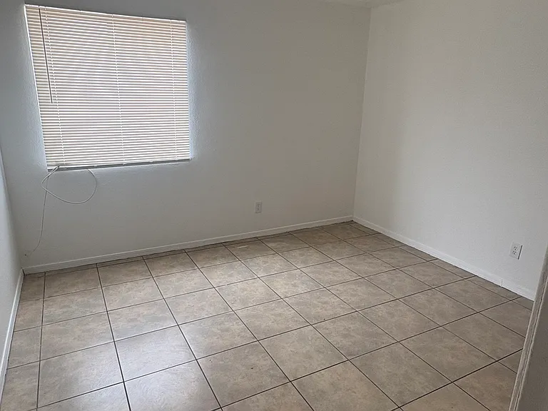 2715 E Marconi Ave #2 — Photo 5