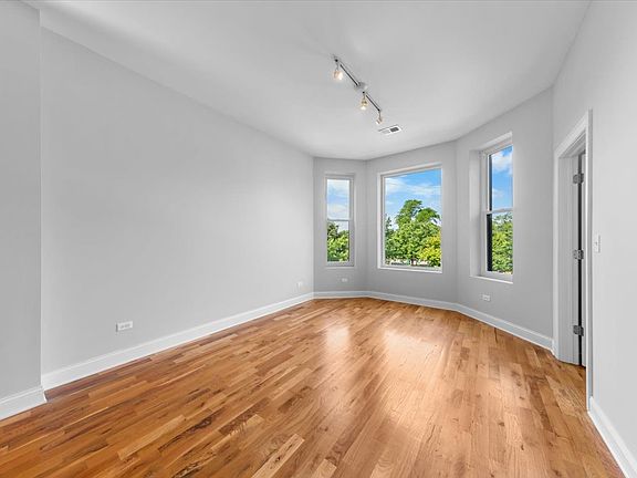 4th image of 1253 N California Ave APT 2