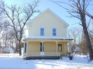 32 Park St, Milo, ME 04463