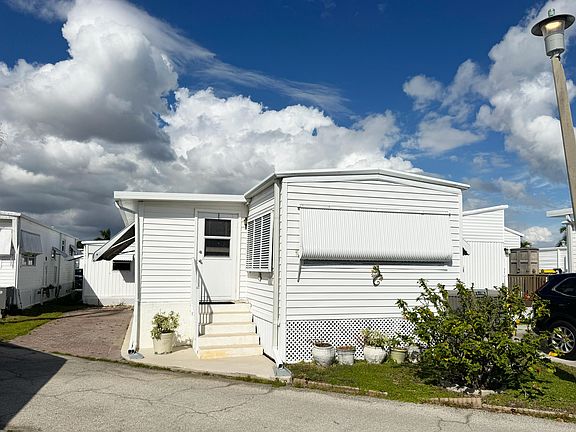 2nd image of 204 Palm Drive #I