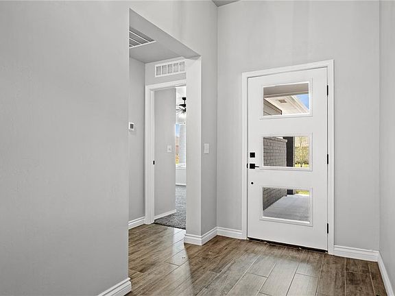 3rd image of 20031 Park Ln