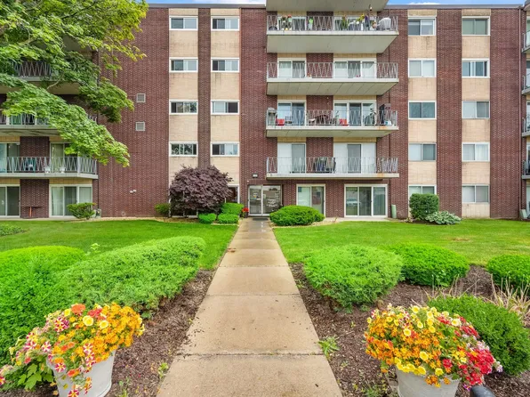 2900 Maple Ave APT 4A, Downers Grove, IL 60515