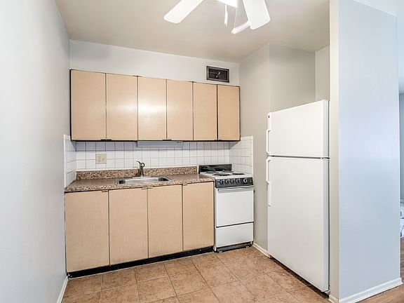 5th image of 3100 Arsenal St APT 10