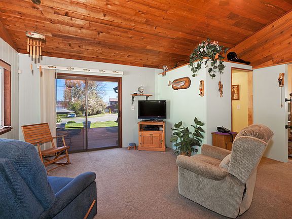 3rd image of 8404 SE Southworth Dr