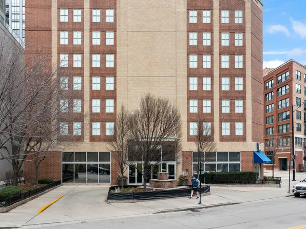 645 N Kingsbury St APT 2504, Chicago, IL 60654