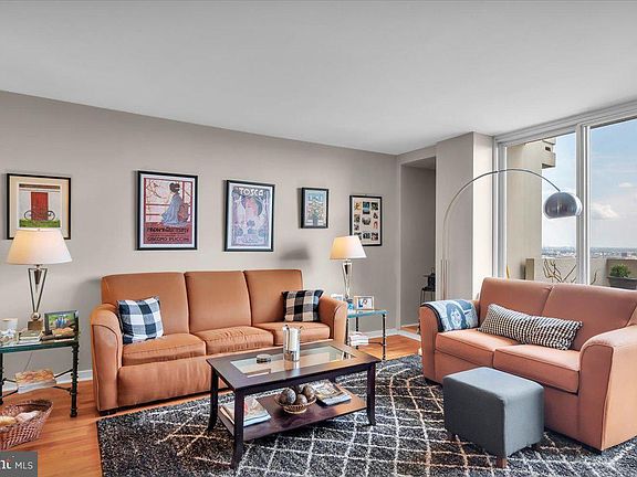4th image of 604 S Washington Sq APT 3011