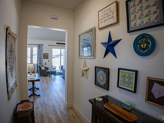 5th image of 705 Sandy Point St