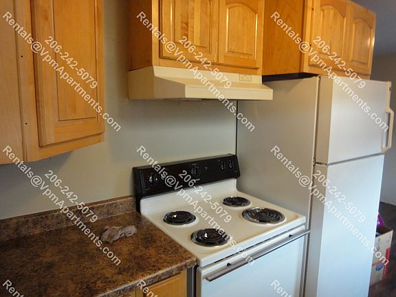 3rd image of 207 D St SE #2X1