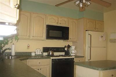 Kitchen with Island 