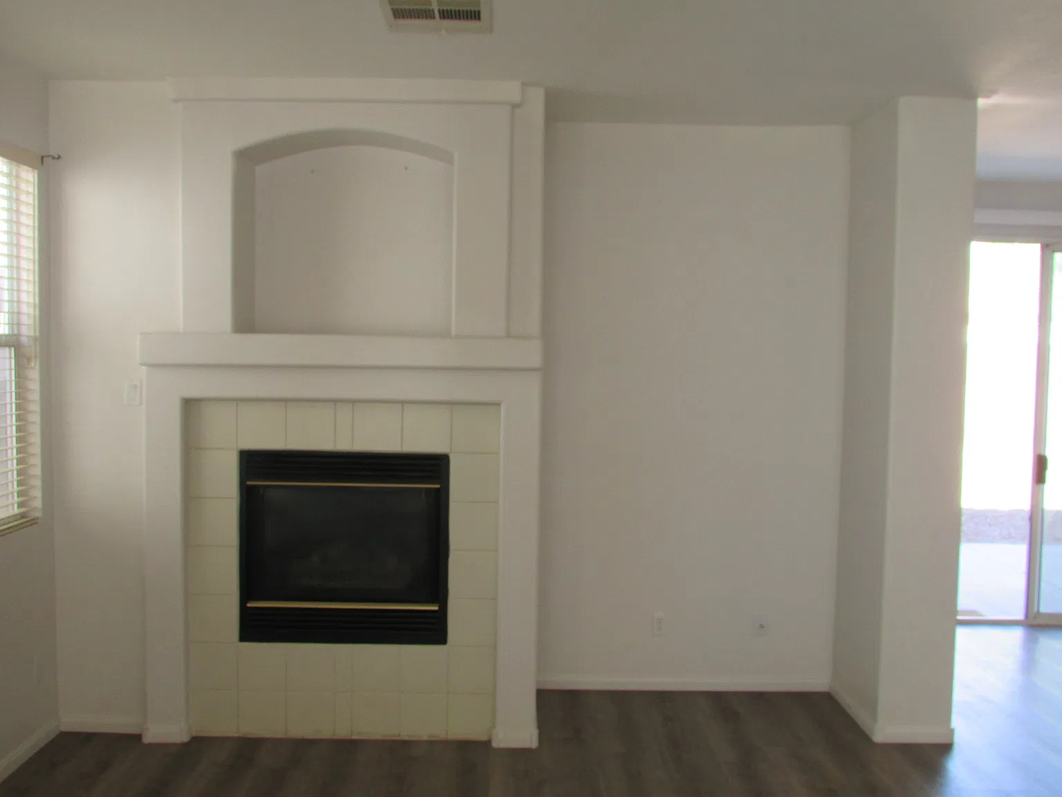 4 bed, 2366 sqft, $2,100 — Photo 4