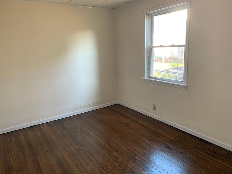Bedroom 9.5x13.5