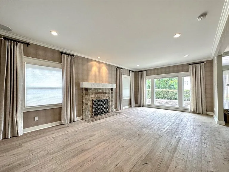 1616 N Ogden Dr — Photo 16