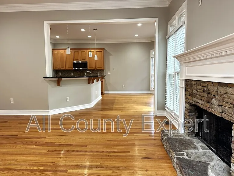889 Lenox Ct NE — Photo 7