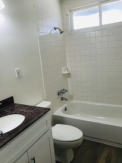 3 bed, 1.5 bath, 1157 sqft, $3,300 — Photo 2