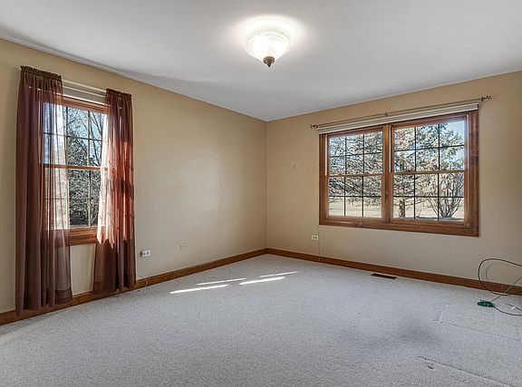 3rd image of 6N694 Willowbrook Dr