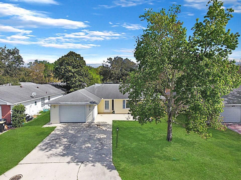1st image of 7 Rosewood Dr
