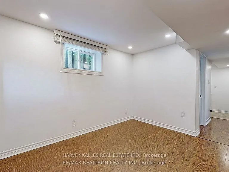 142 Combe Ave #LOWER — Photo 6