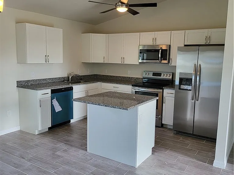 1001 NE 7th Ave — Photo 2