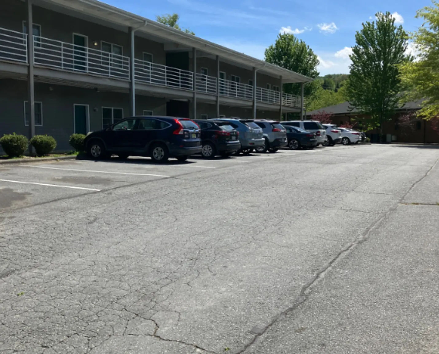 Boone Creek Apartments - 2bd/2ba: Centrally Located! Walk to AppalCART! Parking Included — Photo 2
