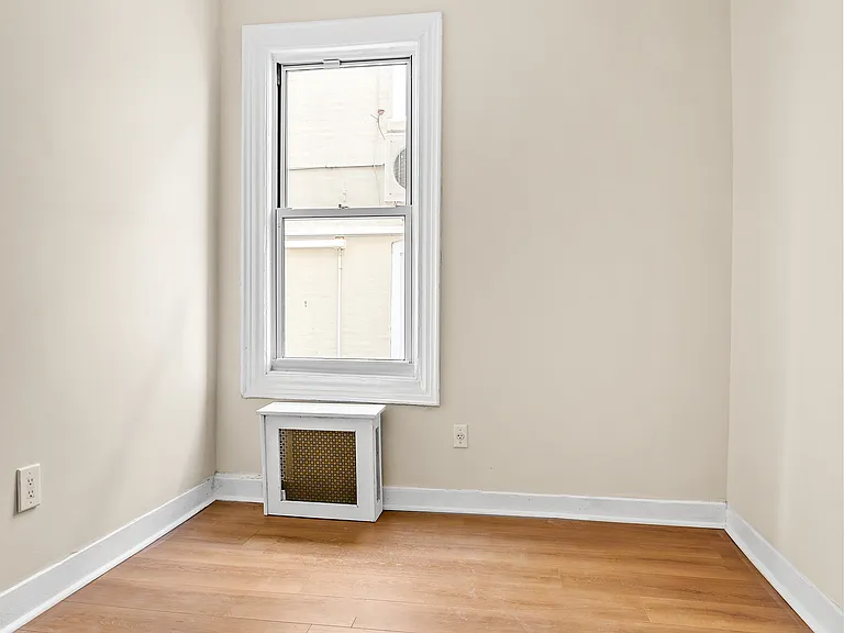 25-41 14th Pl #1 — Photo 4