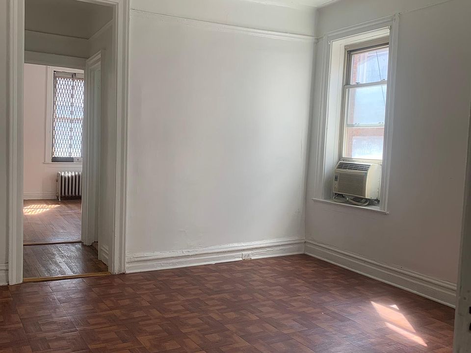 2nd image of 3193 Hull Ave #5