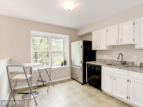 3rd image of 5223 Leeward Ln