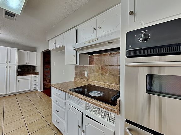 4th image of 4021 Tacoma St