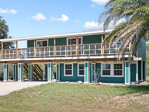 257 W Club Oak Ln, Rockport, TX