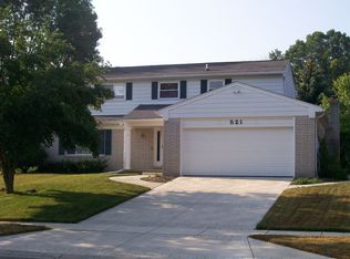 521 Lexington Dr, Saline, MI 48176