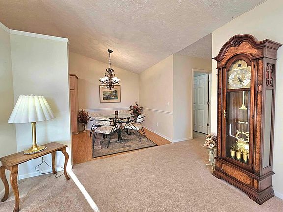 3rd image of 951 Cherrywood Cir