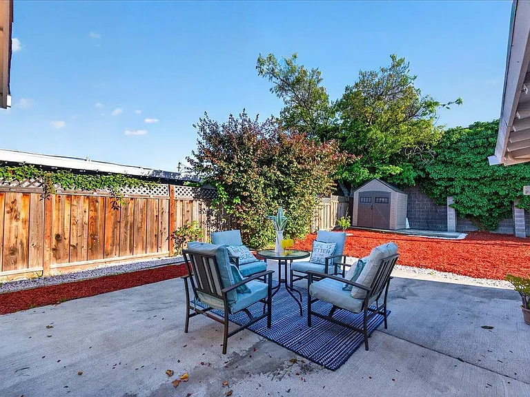 854 Lakewood Dr — Photo 15