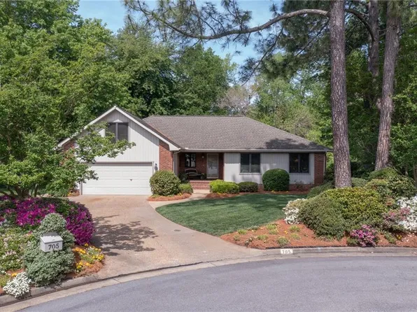 705 Gene Ct, Virginia Beach, VA 23455