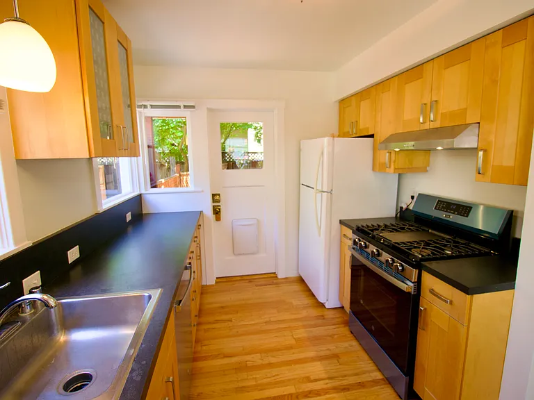 212 Gilbert Ave — Photo 5